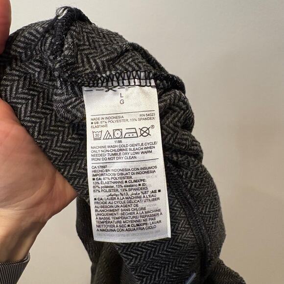 Old Navy Women's Stevie Pants Pull On Pants Elastic Stretch Large Gray Chevron - Picture 2 of 6